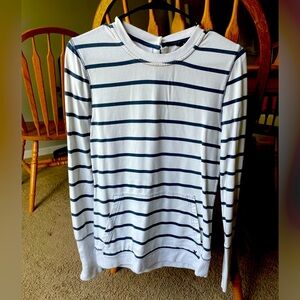 Hurley shirt with metal buttons and front pocket